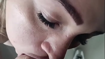 Casting amateur chupando verga por primera vez en cámara