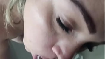 Casting amateur chupando verga por primera vez en cámara