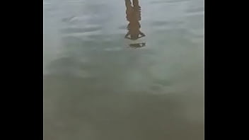 Me exibindo na praia com bikine bem pequeno