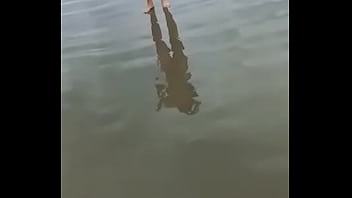 Me exibindo na praia com bikine bem pequeno