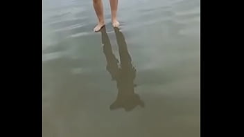 Me exibindo na praia com bikine bem pequeno