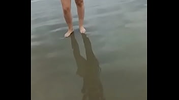 Me exibindo na praia com bikine bem pequeno