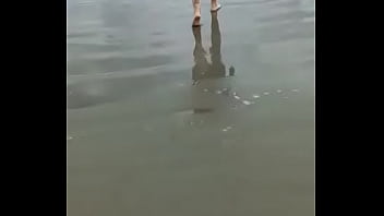 Me exibindo na praia com bikine bem pequeno