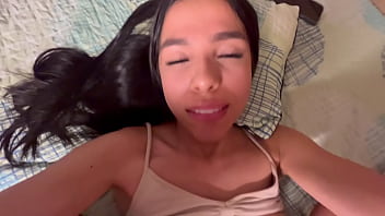 Me follo a mi amiga después de un delicioso masaje de pies Me follo a mi amiga después de un delicioso masaje de pies