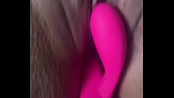 Triple orgasmo con un vibrador