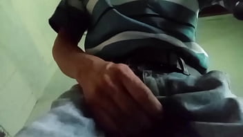 Una deliciosa meada con mi pañal y pantalón puesto y de paso deliciosa pajita y doble orgssmo