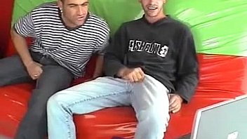 Follada por dos chulos de barrio