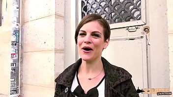 J'ai très envie de me faire baiser par deux mecs J'ai très envie de me faire baiser par deux mecs