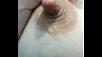 Troia col latte nelle tette