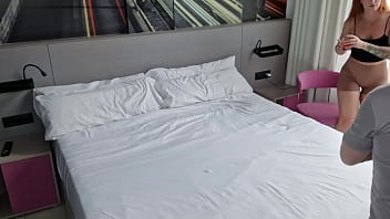 Gratis us busty milf sophia locke introduction masturbation