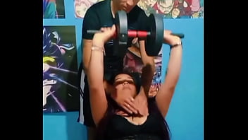 Mi hermanastra quiere que la entrene la voy a entrenar bien a fondo