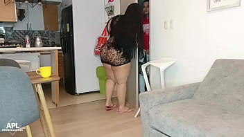 Quise ser bastante agradecida con el domiciliario que me trajo lo que queria a casa lo espere con ropa muy sexy para que supiera que me lo queria follar Quise ser bastante agradecida con el domiciliario que me trajo lo que queria a casa lo espere con ropa muy sexy para que supiera que me lo queria follar