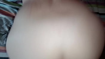 Mi hermanastro me coge super duro en mi habitacion