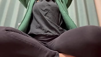 最近寒いから性欲が増してるかも おまんこを触ってオナニーがやめられない。