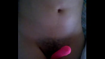 Viendo porno y metiendo vibrador