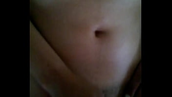 Viendo porno y metiendo vibrador