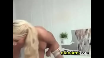 Busty blonde teen dance on bed webcams