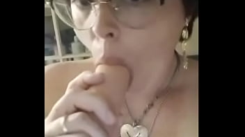 Betty reddd shows off her cock pleasing skills