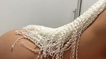 Comendo a vizinha escondido