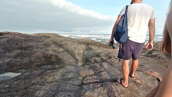 Pov Fodemos Em Público Na Praia Com Boquete E Lesbo thumbnail