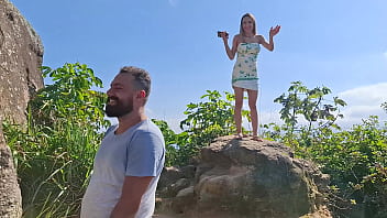 Pov fodemos em público na praia com boquete e lesbo