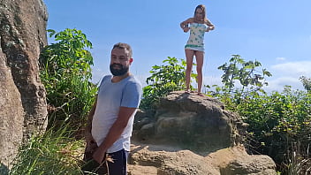 Pov fodemos em público na praia com boquete e lesbo