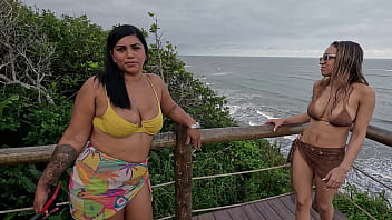 Pov fodemos em público na praia com boquete e lesbo