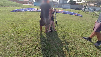 Pov fodemos em público na praia com boquete e lesbo