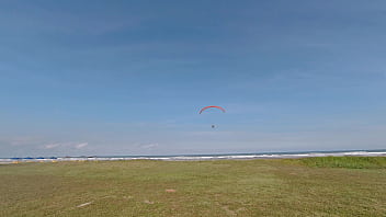 Pov fodemos em público na praia com boquete e lesbo