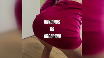 Negão aproveitou a páscoa com duas coelhinhas