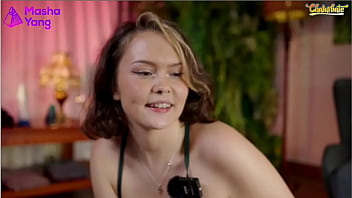 Una zorrita de mashayang teniendo orgasmo en vivo