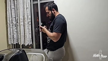 Estava cheia de tesão e mandei mensagem pra ele vir me mamar