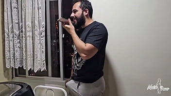 Estava cheia de tesão e mandei mensagem pra ele vir me mamar