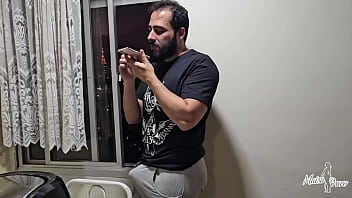 Estava cheia de tesão e mandei mensagem pra ele vir me mamar