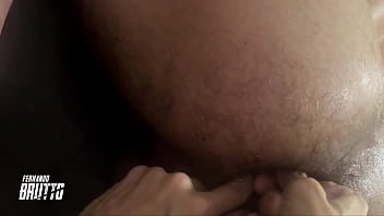 Anal alargando o cu do brutto com toys