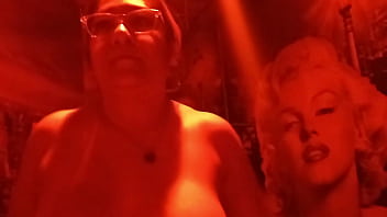 En medio de la fiesta buscamos un cuartito para coger