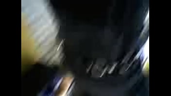 Espiando bajo faldas