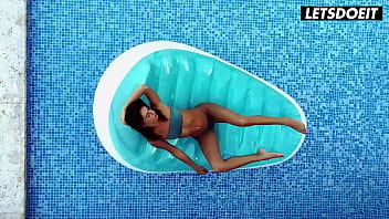 Sweet babes have orgasmic lesbian sex outside letsdoeit