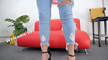 Young babe has big round ass and puffy cameltoe in tight jeans she is a startlet