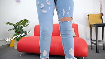 Young babe has big round ass and puffy cameltoe in tight jeans she is a startlet