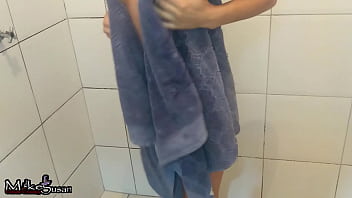 Depilou a bucetinha no banho Depilou a bucetinha no banho