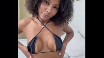 Bem safadinha fazendo live black não aguentou e me comeu gostoso no final