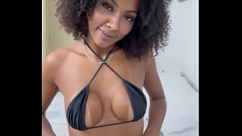 Bem safadinha fazendo live black não aguentou e me comeu gostoso no final