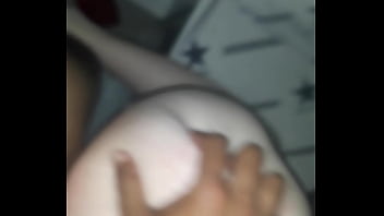 Comendo a loira gostosa de quatro dano tapa na bunda e puxando o cebelo Comendo a loira gostosa de quatro dano tapa na bunda e puxando o cebelo