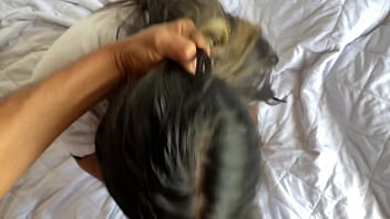 Latina sexy me da una excelente mamada