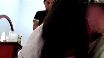 Metiéndosela por el tubo puta qué rico