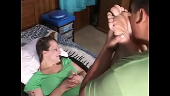 Hannah fortney is 5'7" size 9 and she's never met a foot fetishist as weird as tyler before she can't help but up