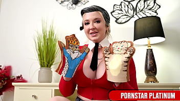 Busty slut ebony mystique gives some oral love to blonde leya falcon