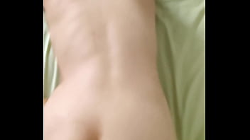 Elle se fait baiser par sont amant pendant que sont mari n'est pas là