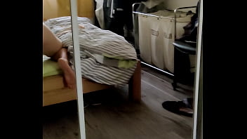 Elle se fait baiser par sont amant pendant que sont mari n'est pas là